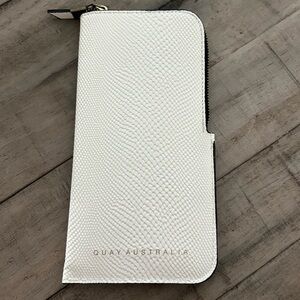 QUAY WHITE Zippered Sunglass CASE Textured Faux Animal Skin Gold Accents